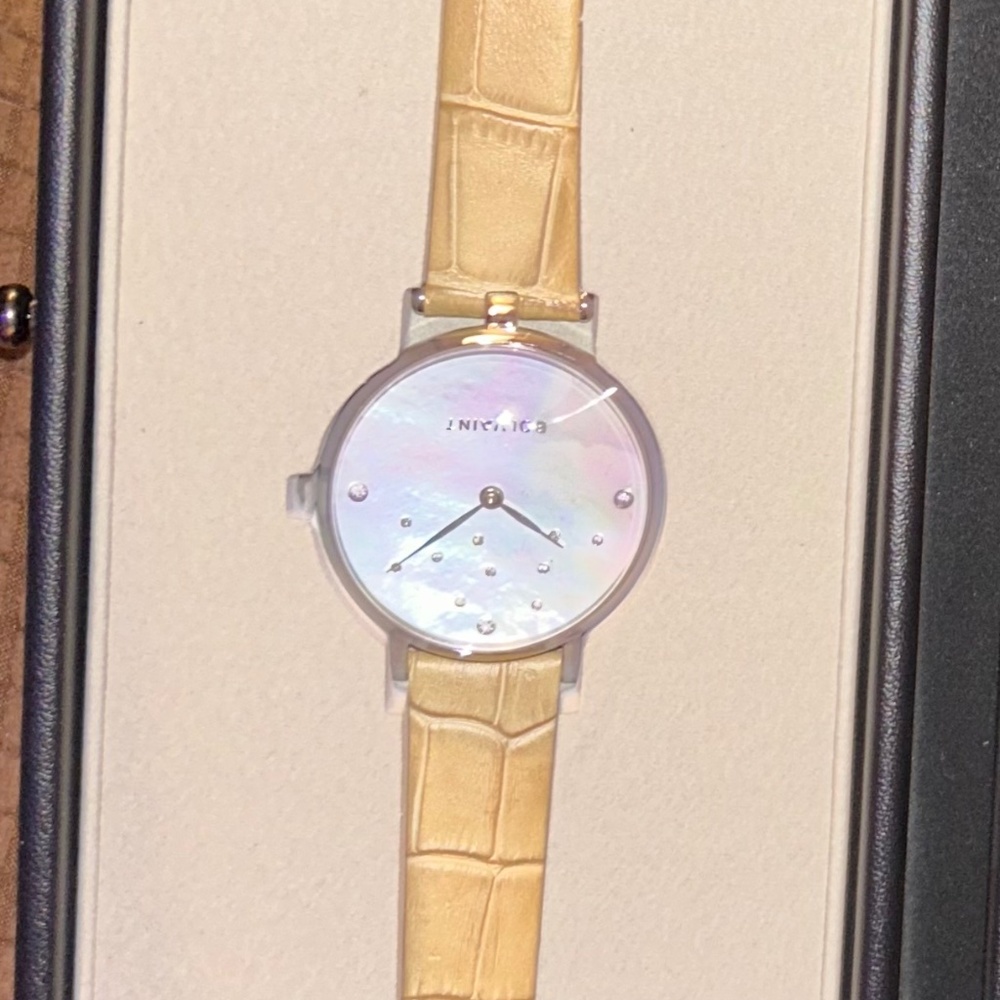 Bolvaint Paris Nu’utea Mother-of-Pearl Ladies’ Watch - South Sea White